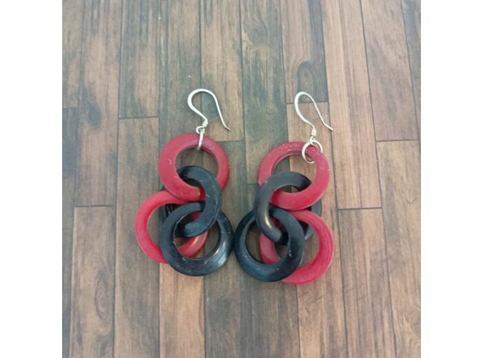 Boucles d'oreilles Mina rouge-noir en ivoire végétal