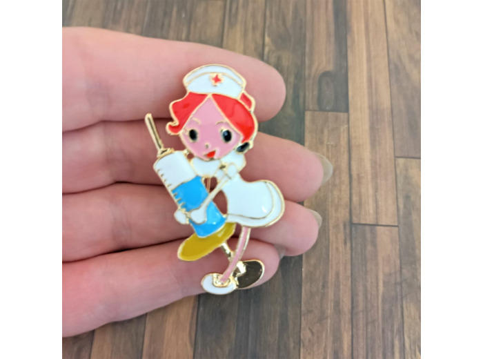 Broche infirmière 2