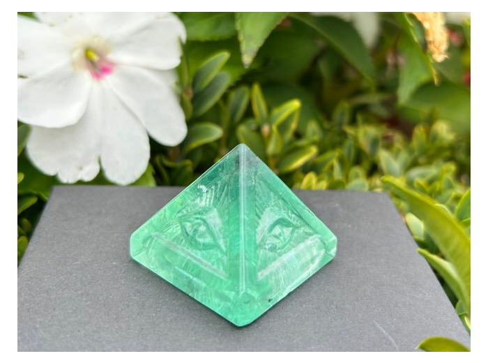 PYRAMIDES EN FLUORITE