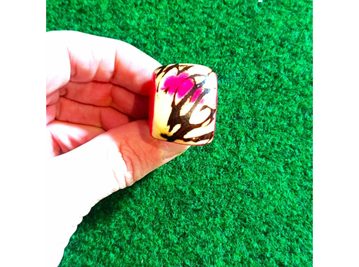 Bague rose marbrée en ivoire végétal
