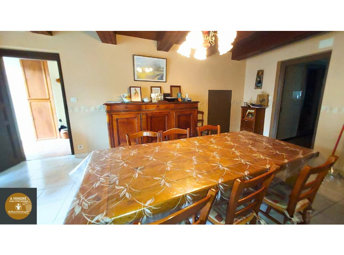 grande maison 6 chambres dans le charmant village de Lacaune