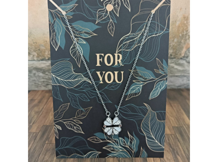 Collier avec pendentif magnétique trèfle à quatre feuilles