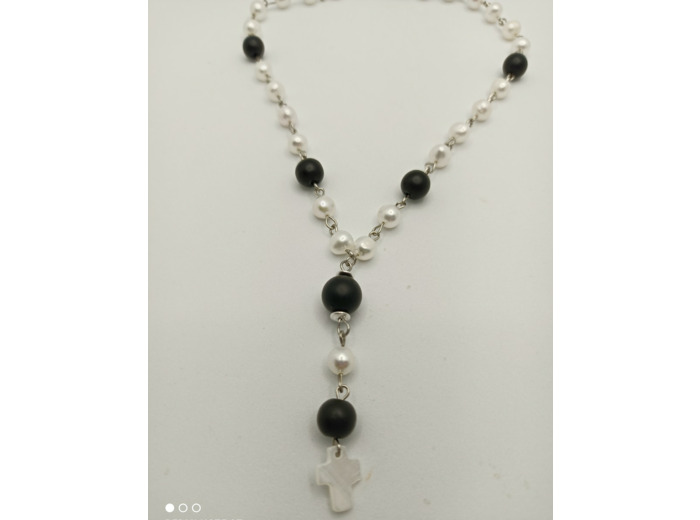 Collier en perles de culture blanche/agate noire/doré
