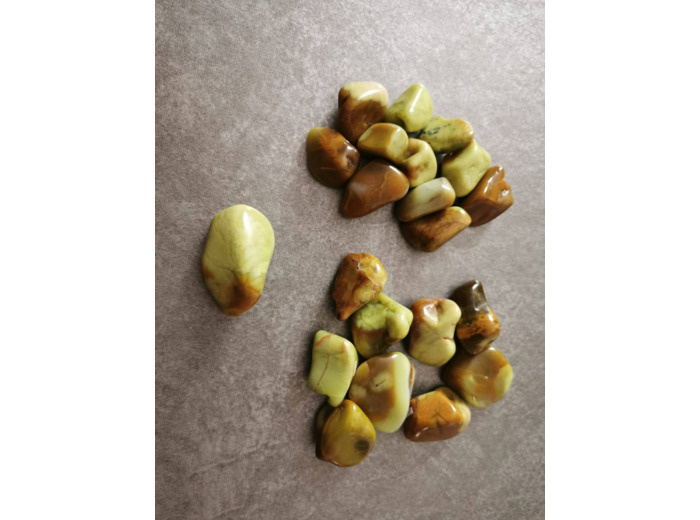 Opale kiwi taille L pierres roulées