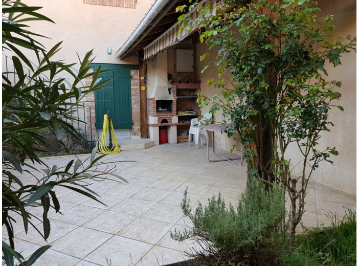 Ensemble immobilier avec rapport à Castres
