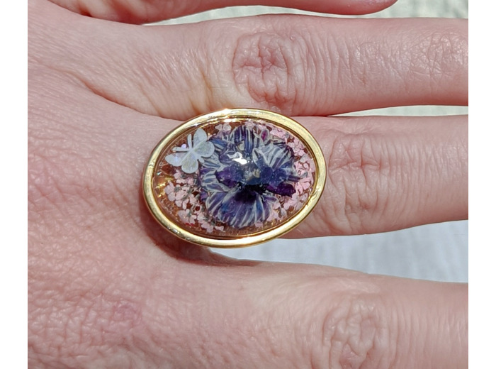 Bague résine ovale doré fleur rose/violet #10