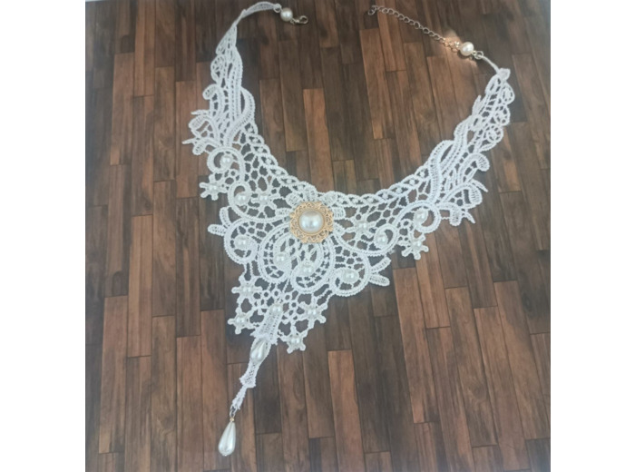 Collier dentelle blanc triangle