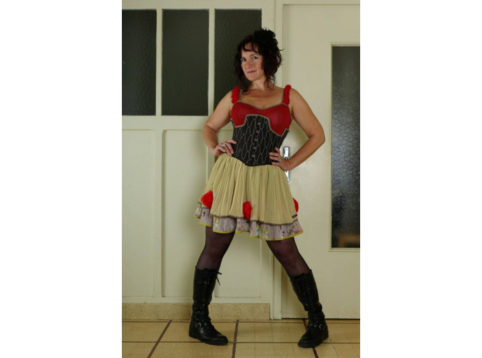 Serre-taille à créneaux Marie-Jeanne Beaujouan, pièce unique.