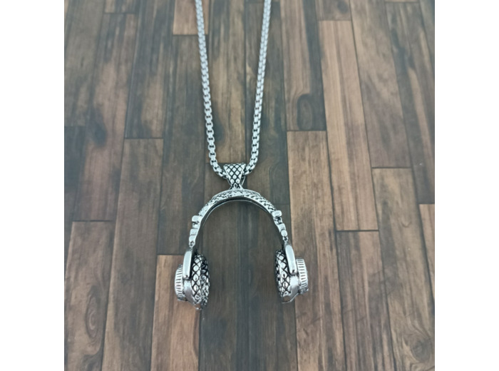 Pendentif homme casque