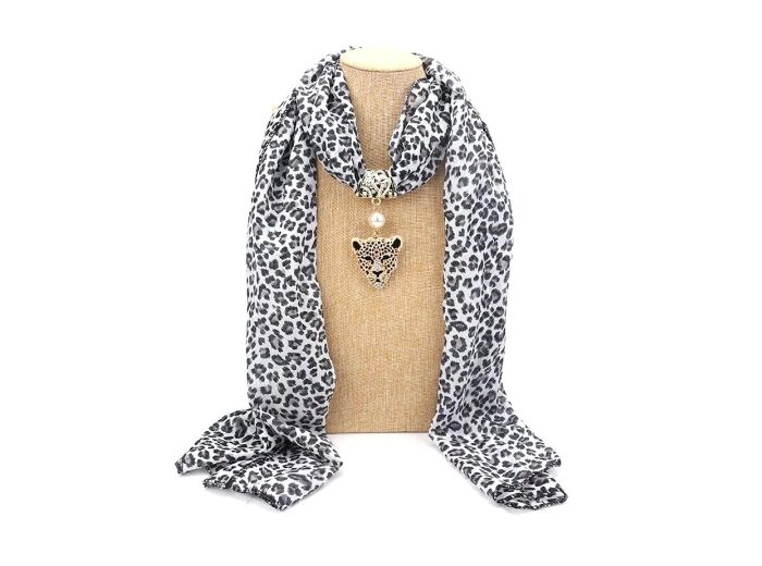 Foulard mousseline avec pendentif léopard