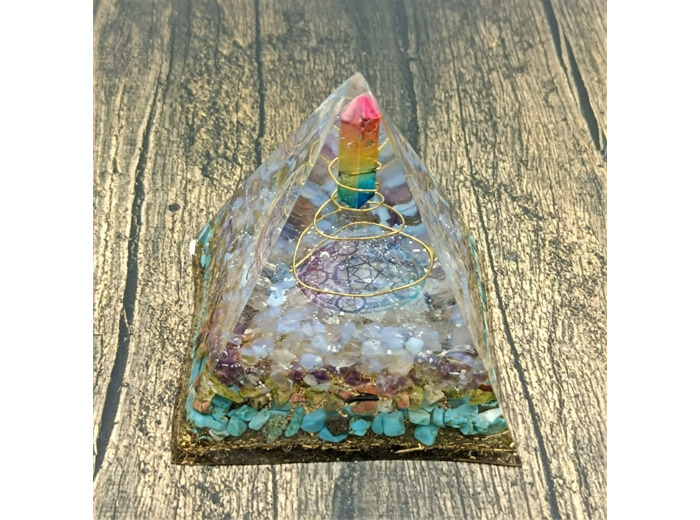 Pyramide orgonite n°12        6.5x6.5cm