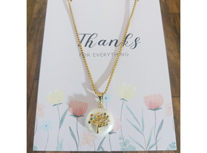 Pendentif doré œil sur perle nacré