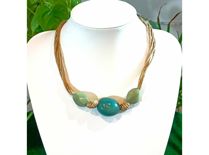 Collier Kuri bleu en ivoire végétal
