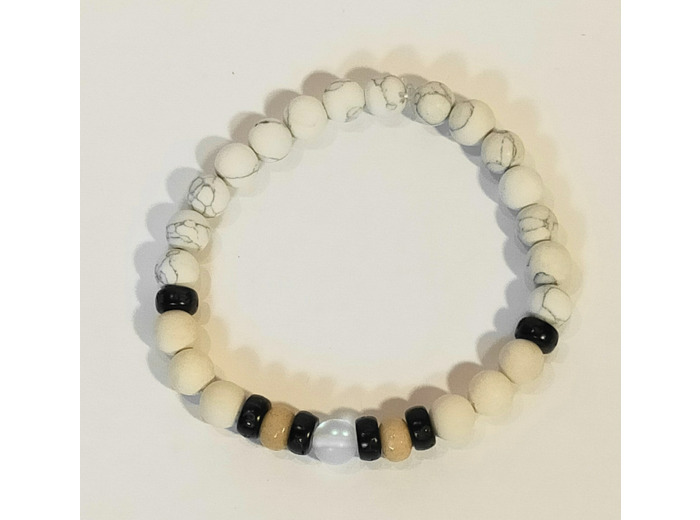 Bois gravé, Jade, Howlite