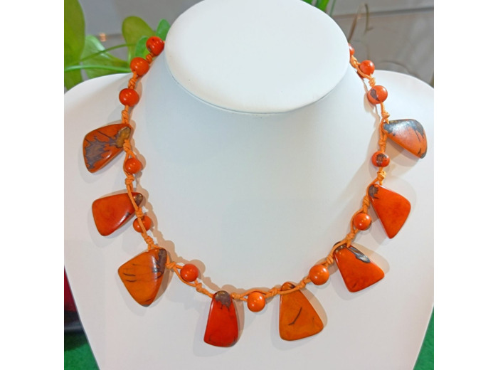 Collier Solange orange en ivoire végétal