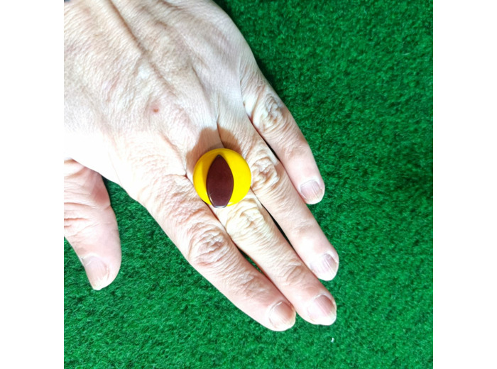 Bague jaune-marron en ivoire végétal