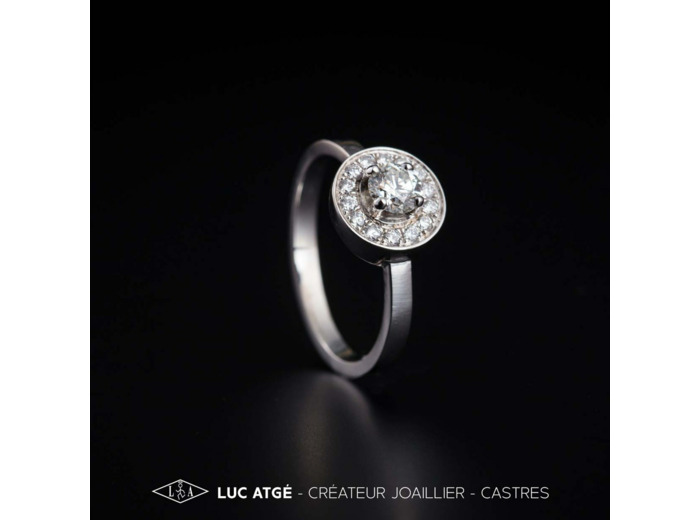 Bague entourage diamants