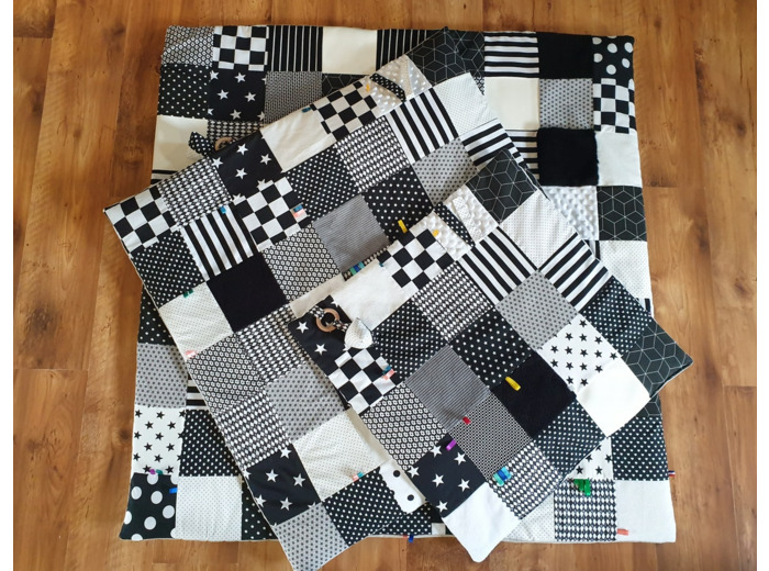 Tapis d'éveil sensoriel bébé, noir et blanc 70, 100 ou 130 cm