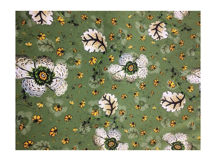 Tissu soie fleuri sur fond vert