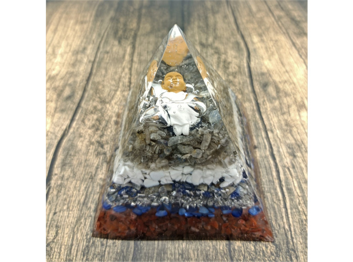 Pyramide orgonite bouddha n°10     8x8cm