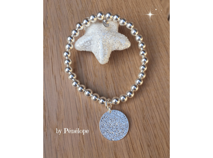 Bracelet en argent 925ème, perles de 6 mm et grande médaille martelée de 20 mm