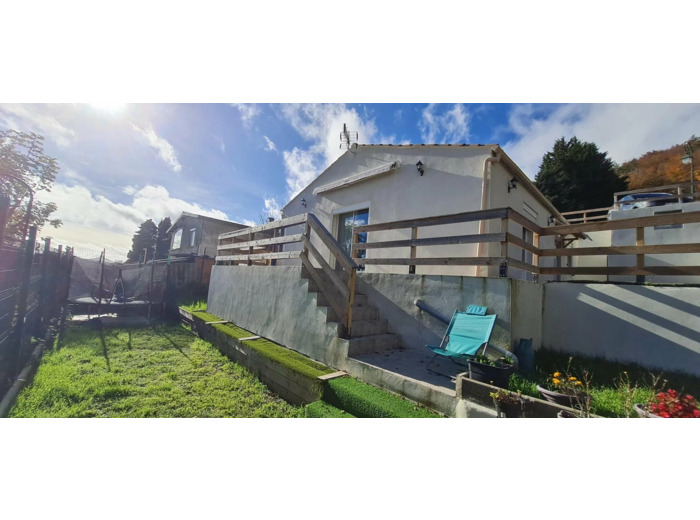 DECOUVREZ CETTE CHARMANTE MAISON NEUVE