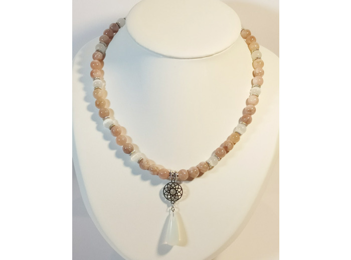 Collier en pierre de lune/opale blanche mandala