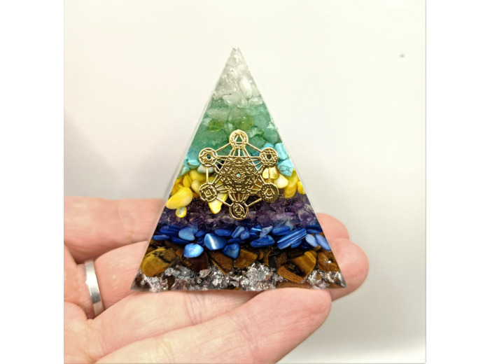 Pyramide orgonite n°6    5x5cm