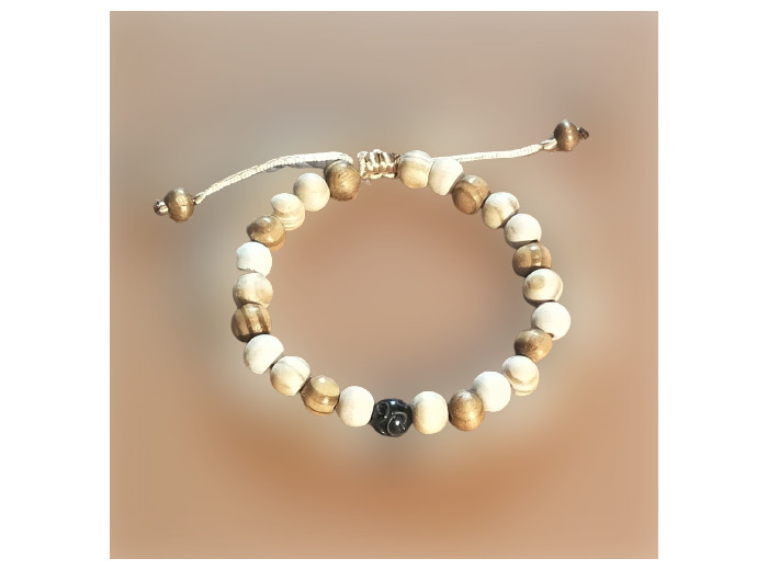 Perles en bois trois couleurs + une sculpté ajustable