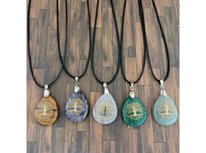 Pendentifs en pierres naturelles sur cordon noir