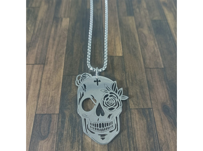 Collier tête de mort à la rose en acier inoxydable