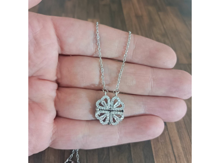 Collier avec pendentif magnétique trèfle à quatre feuilles