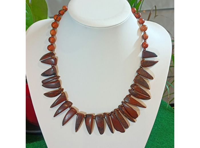 Collier Dallia marron en ivoire végétal