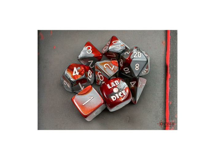 CHESSEX - Set de 8 dés - GEMINI Rouge Acier / Blanc