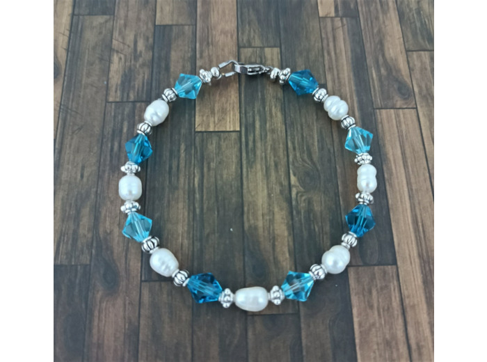 Bracelet en perles de culture et toupies Swarovski bleu