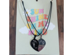 2 pendentifs moitié cœur sur cordon noir