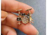 Broche batterie noir et strass