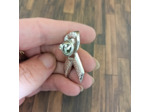 Broche ruban rose à strass