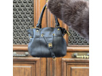 Sac à main noir Arthur & Aston en cuir de vachette