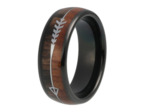 Bague en forme de flèche, incrustation en bois naturel sur acier inox noir