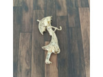 Broche dame au parapluie émail et strass