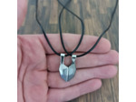 Pendentifs de couple moitié cœur sur cordons noir