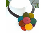 Tour de cou Mathilda fleur multicolore en ivoire végétal