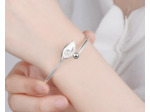 Bracelet en argent perle blanche dans feuille