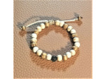 Perles en bois trois couleurs + une sculpté ajustable