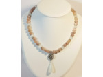 Collier en pierre de lune/opale blanche mandala