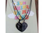 2 pendentifs moitié cœur sur cordon noir