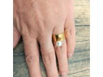 Bague à breloque perle blanche doré
