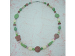 Collier en pierre de lave coloré et œil de chat