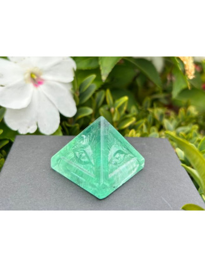 PYRAMIDES EN FLUORITE